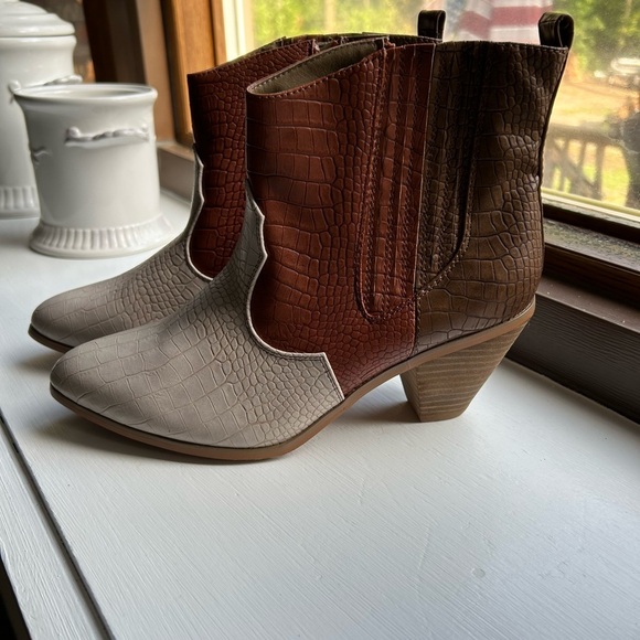 NWOB Cato Comfort Boots - Picture 6 of 7